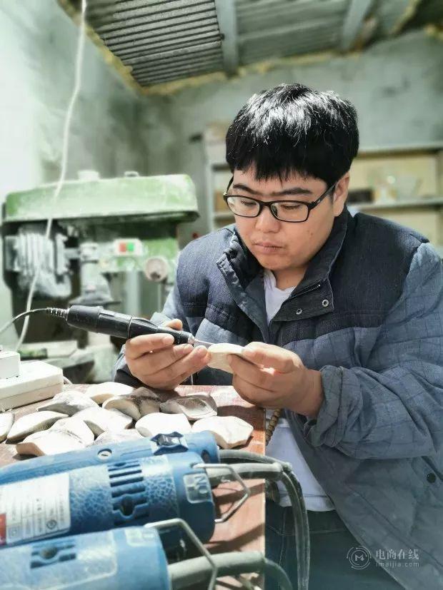 淘宝上的鹿骨大师：7年制作3万多件鹿骨件，年销百万