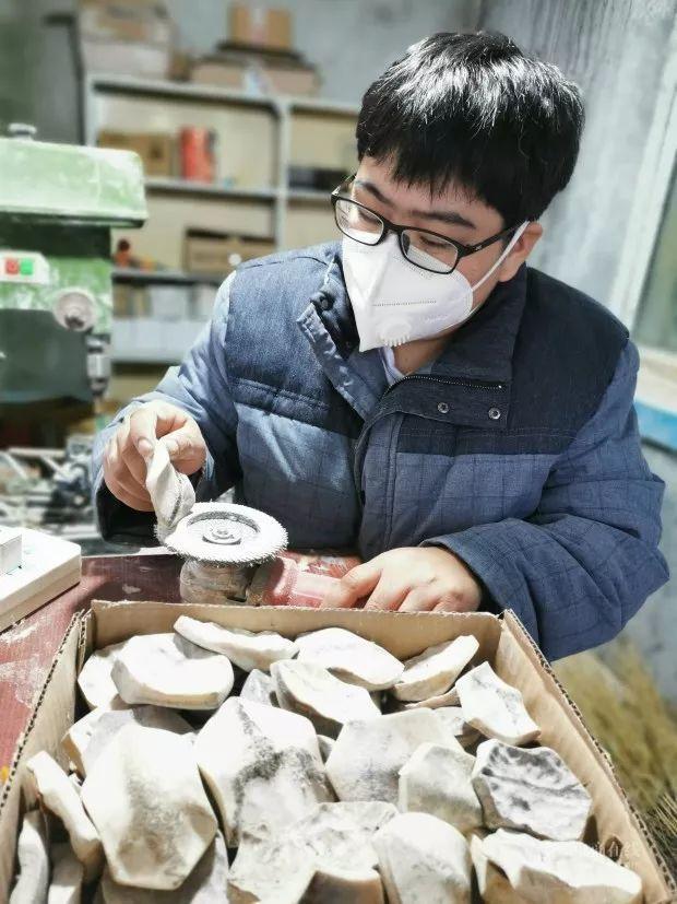 淘宝上的鹿骨大师：7年制作3万多件鹿骨件，年销百万