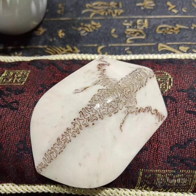 淘宝上的鹿骨大师：7年制作3万多件鹿骨件，年销百万